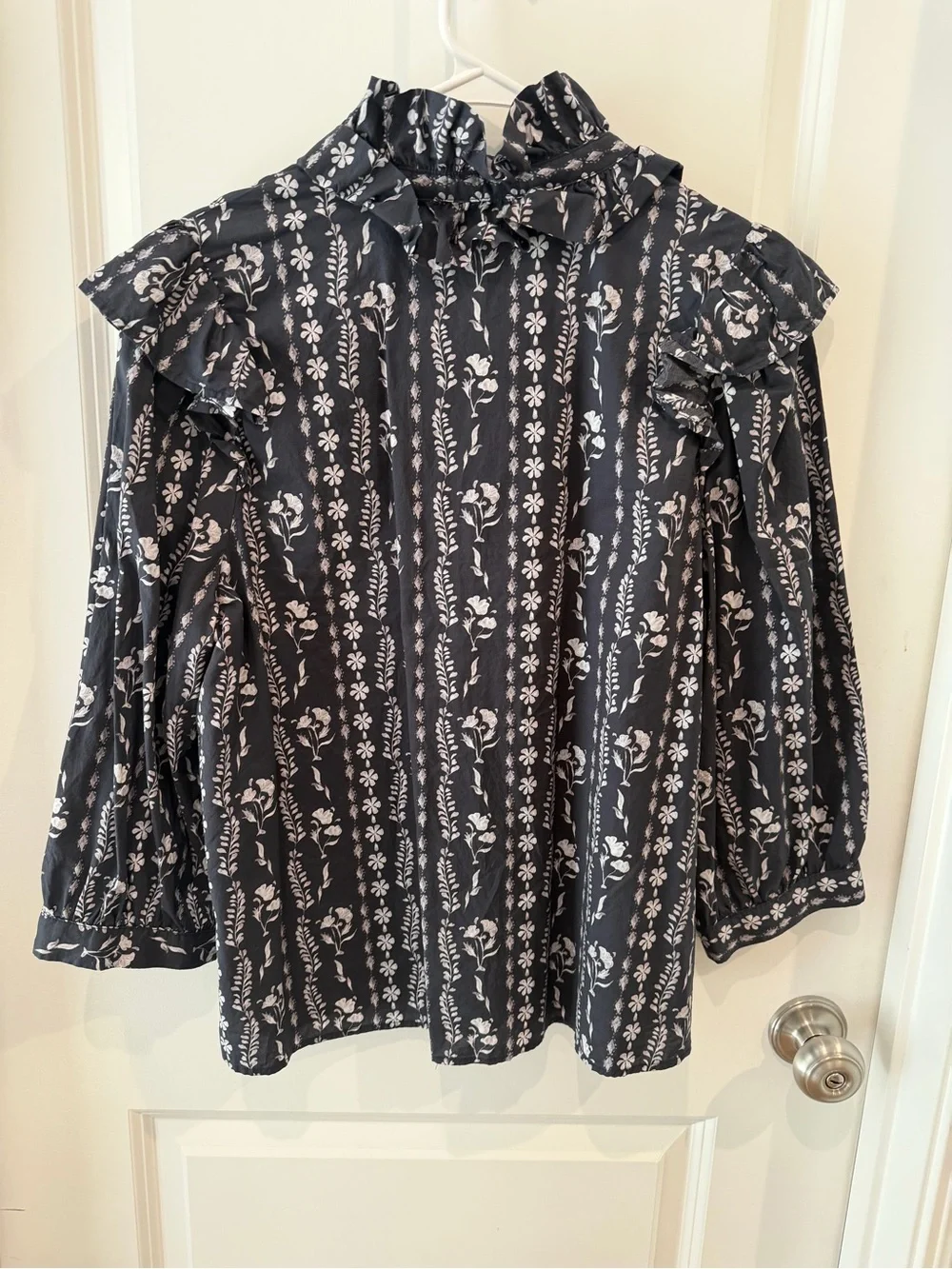 Entro Floral Ruffle Blouse Size Medium - Picture 11 of 16